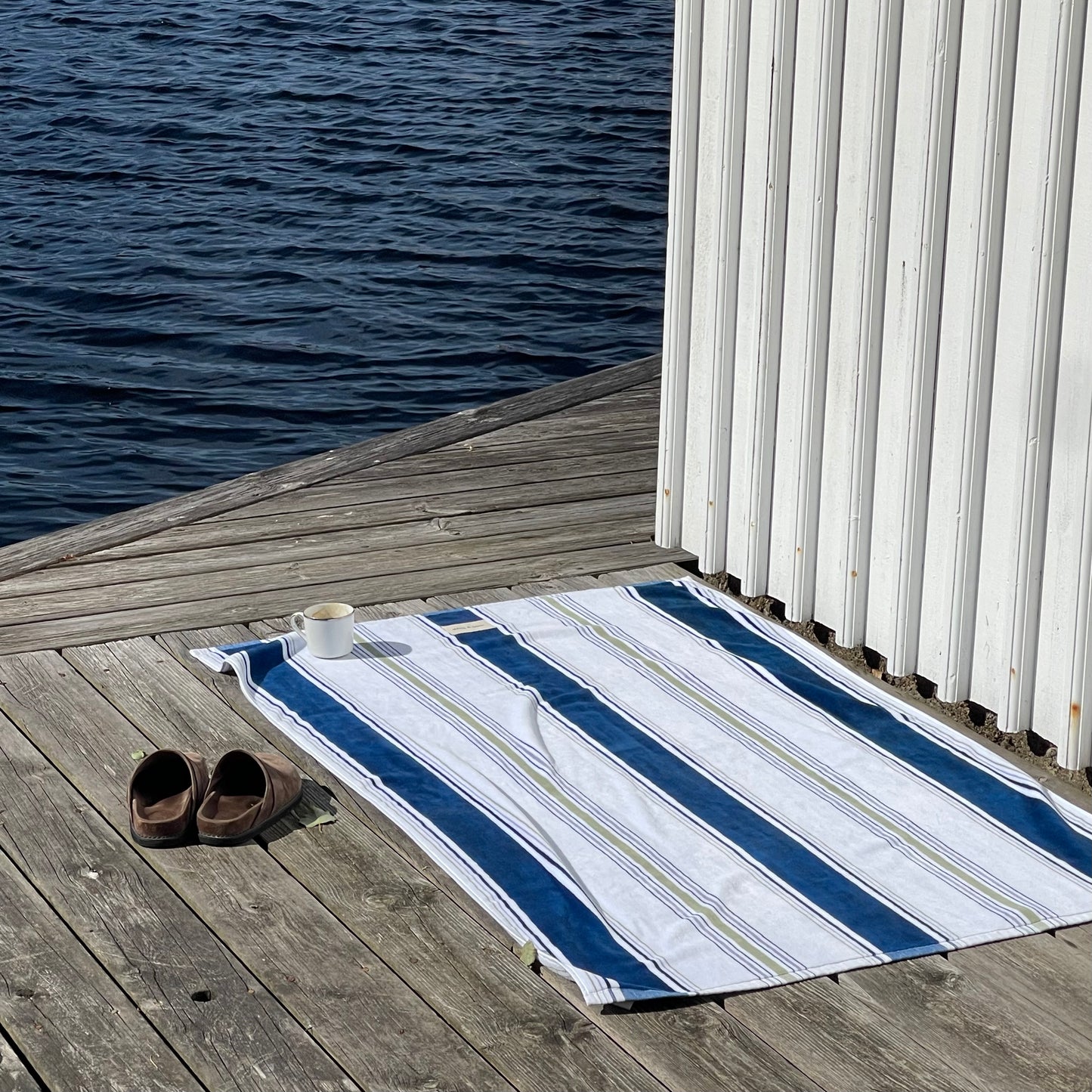 Håndkledet/The towel – Coastal stripes